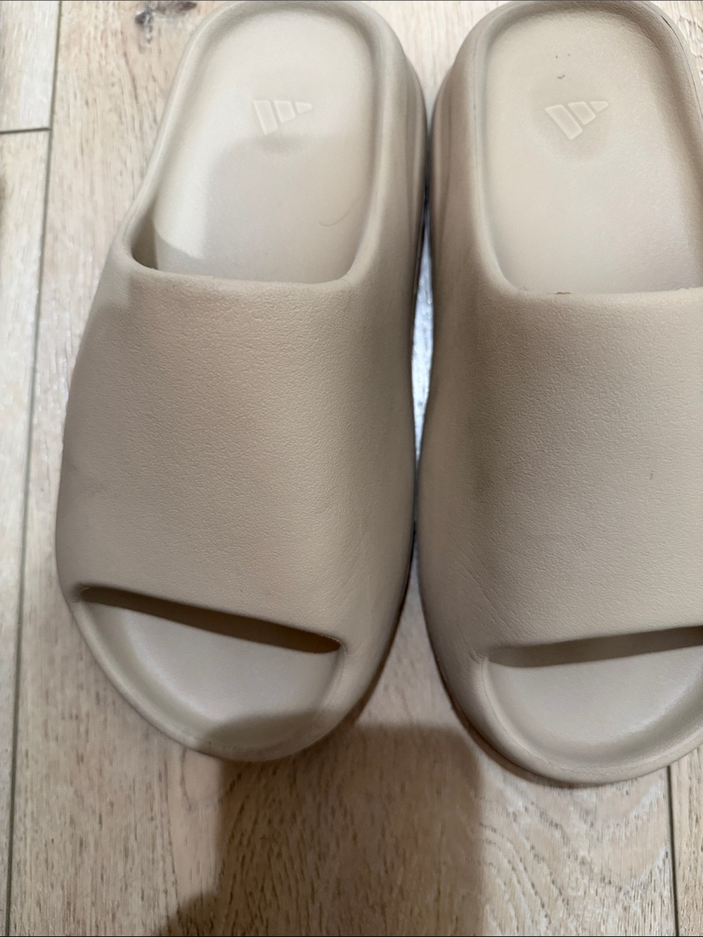 Yeezy - Picture 2 of 4